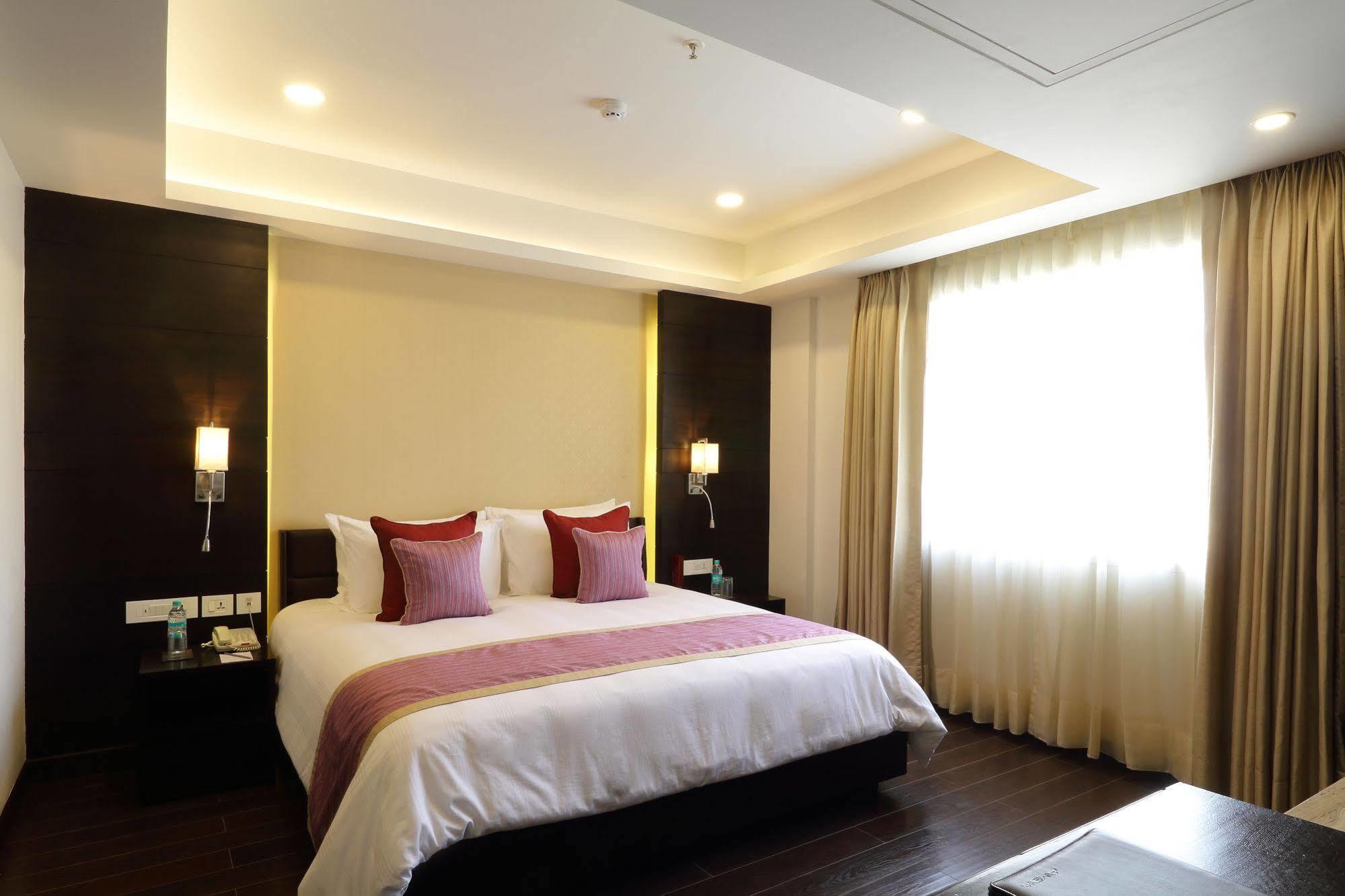 Ameya Suites Нью-Дели Экстерьер фото